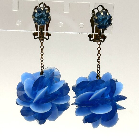 Vintage Blue Lucite Pom Pom Cluster Layered Petal Clip on Earrings Mid Century - Picture 7 of 9